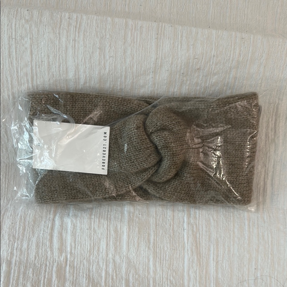 New Forever 21 Neutral Knit Headband